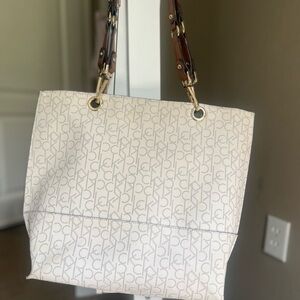 Women’s shoulder bag